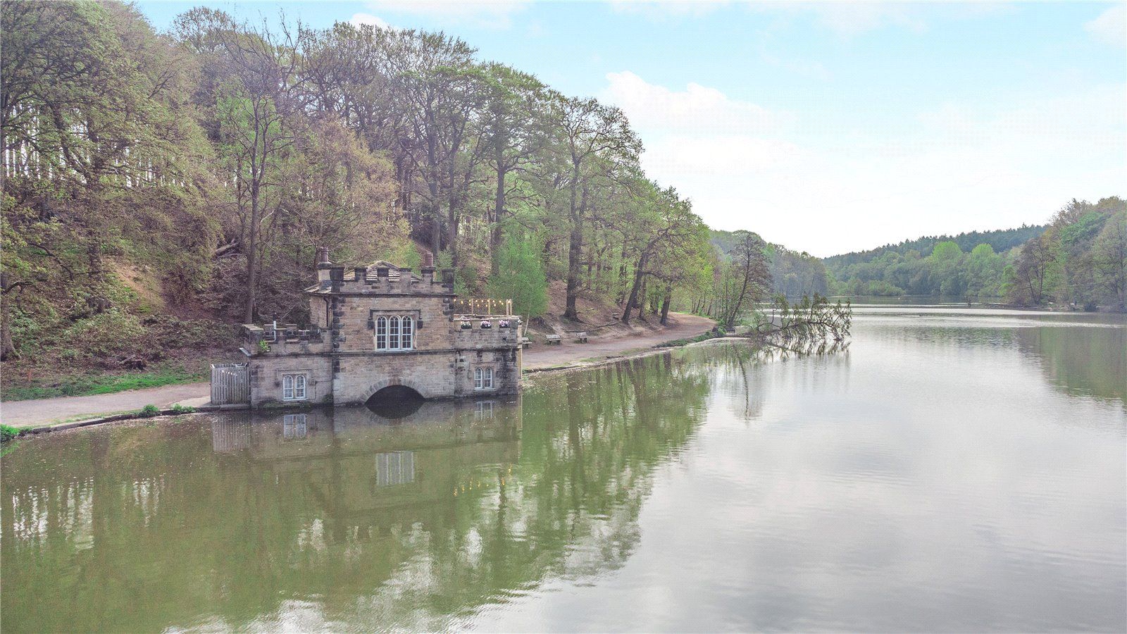 The Lake & Boathouse