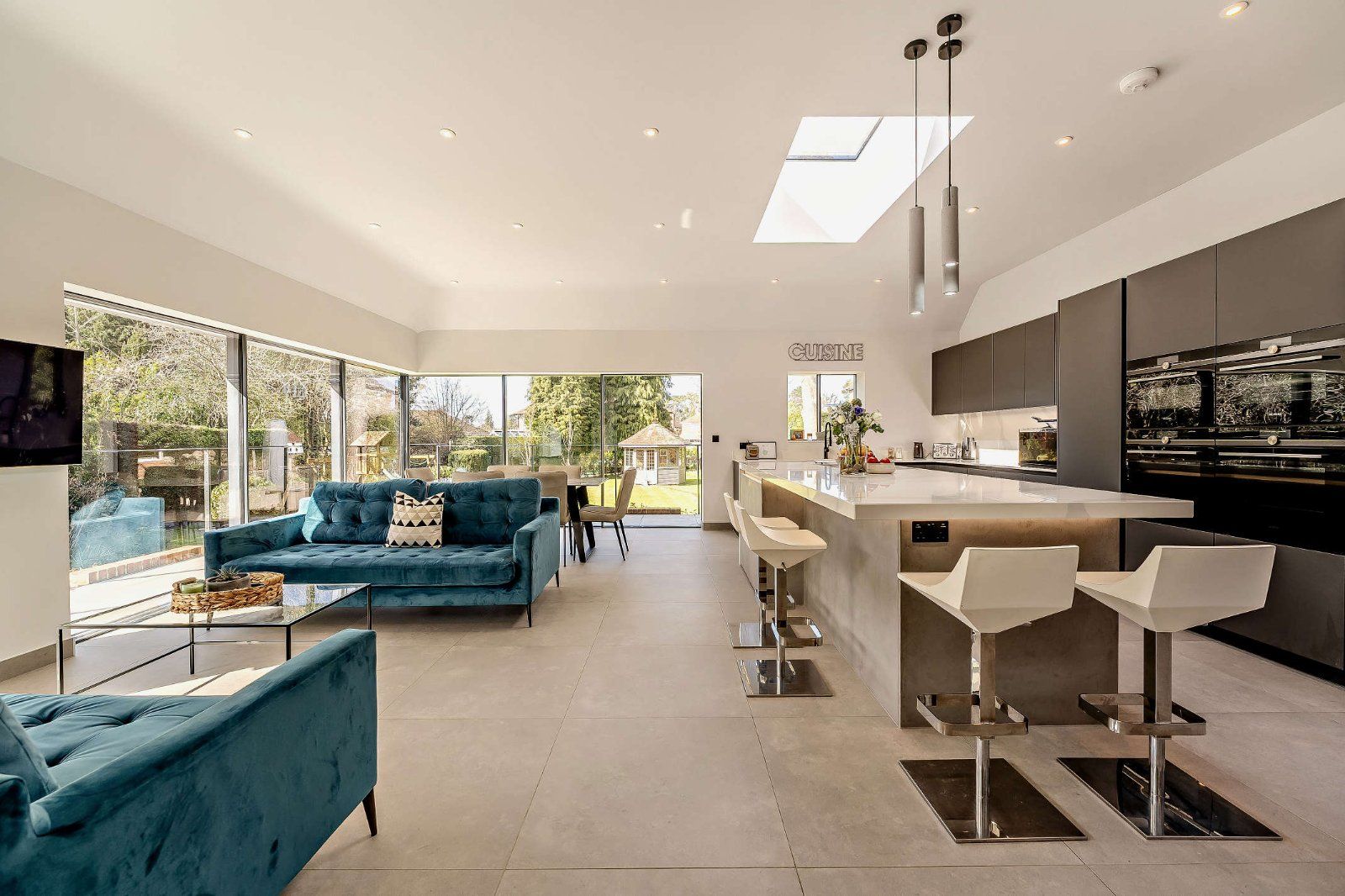 Kitchen/Breakfast Rm