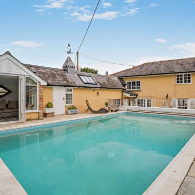 Pool and Annexe