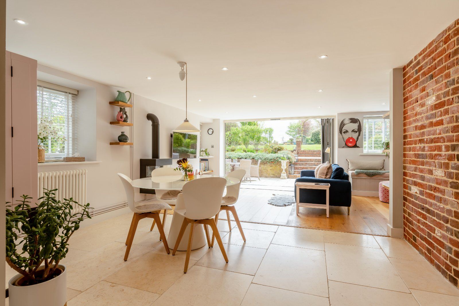 Kitchen/Seating Area