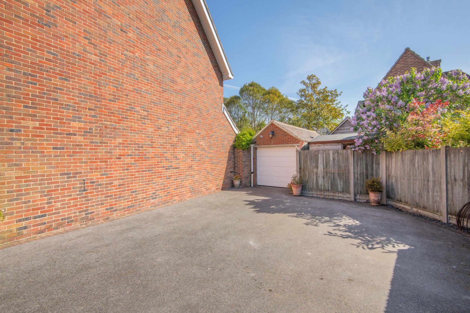 Garage & Parking