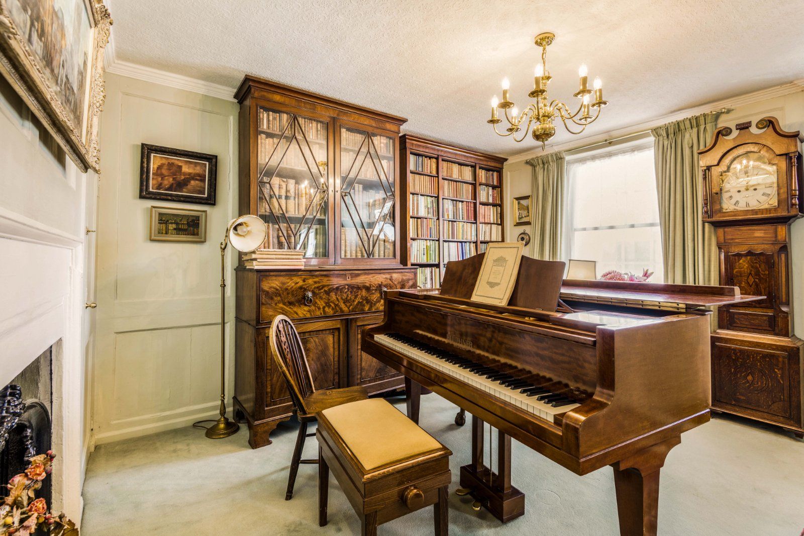 Hall/Music Room