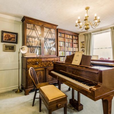 Hall/Music Room