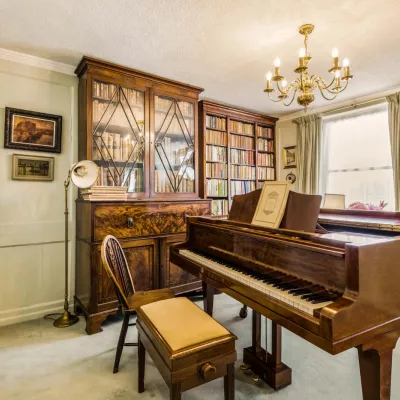 Hall/Music Room