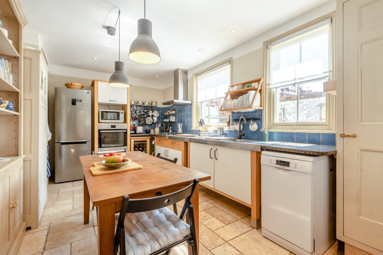Kitchen/B'fast Room