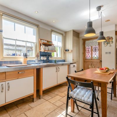 Kitchen/B'fast Room