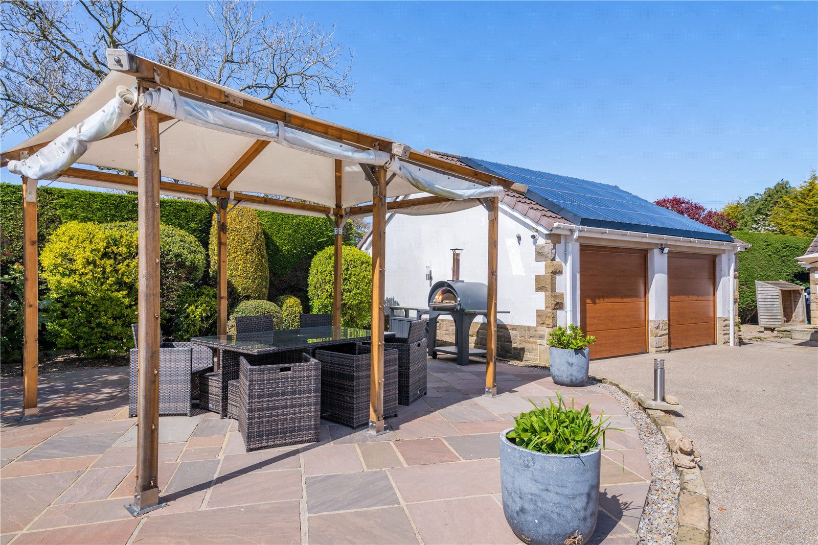 Pergola/Garaging