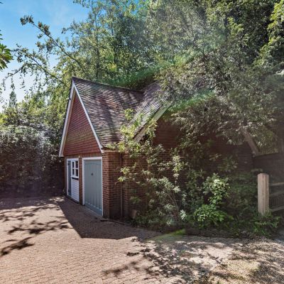 Detached Garage