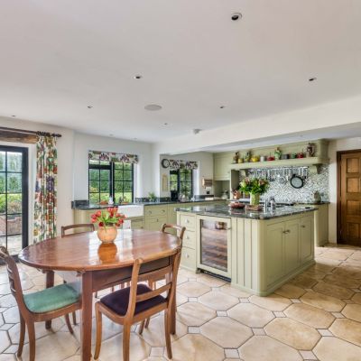 Kitchen/Breakfast