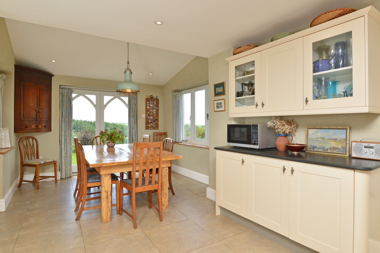 Kitchen/Dining Area