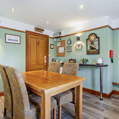 Naver Lodge