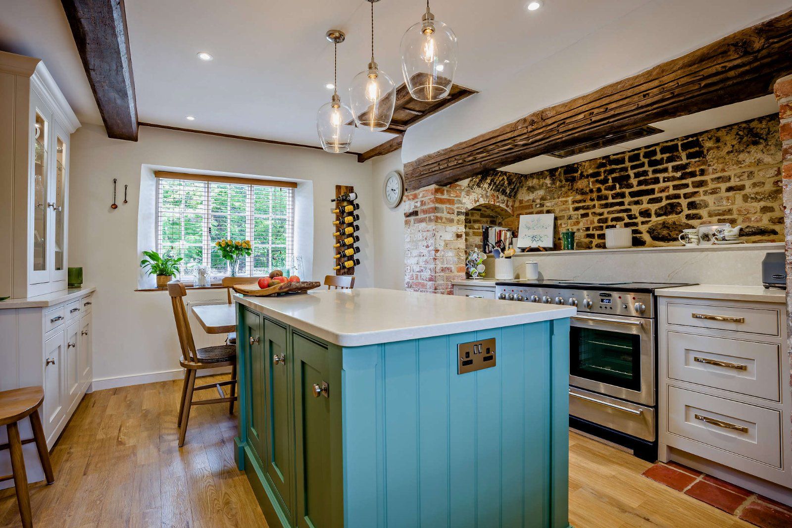Kitchen/B'fast Room