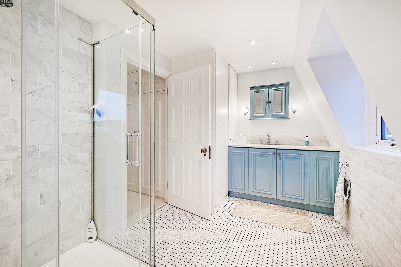 En Suite Bathroom