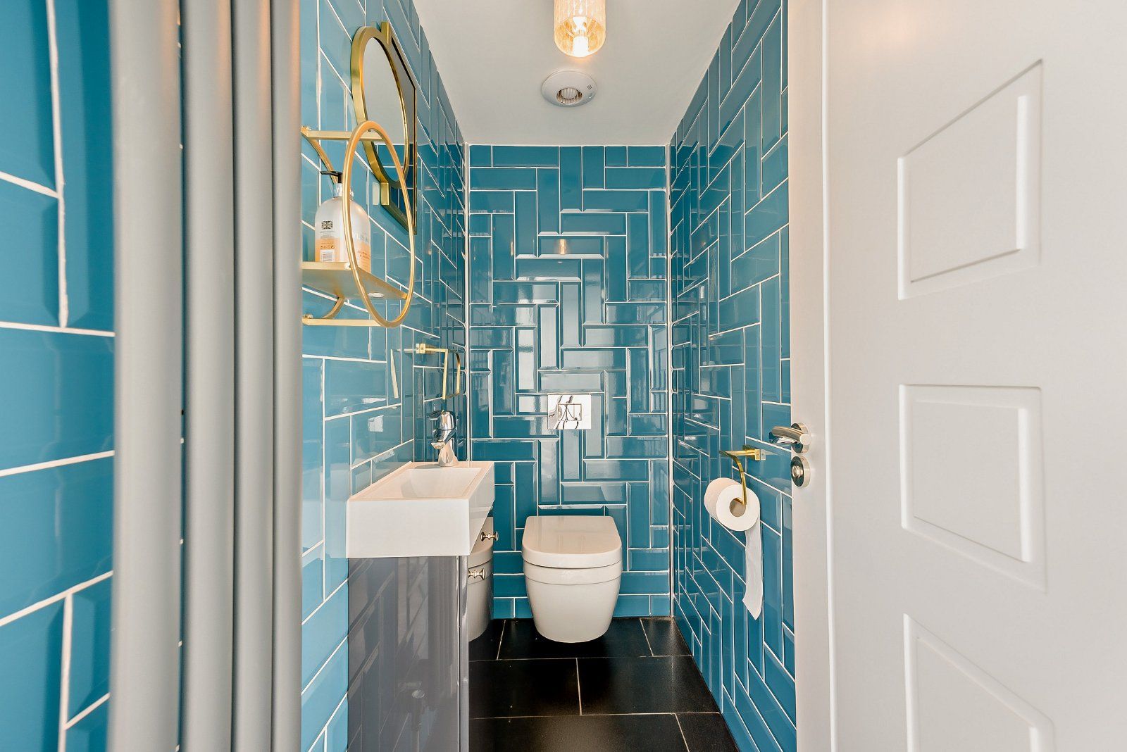 Roof Cloakroom