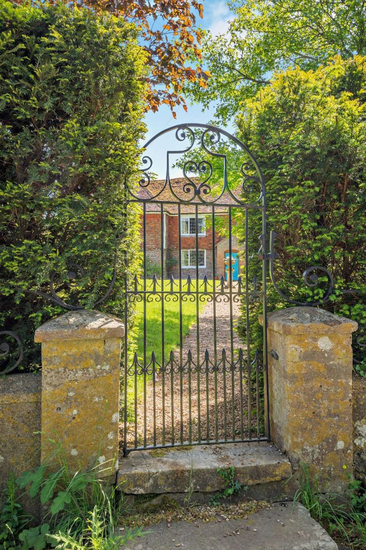 Gate To Lane