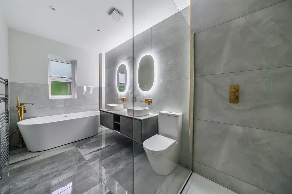 En-Suite Bathroom