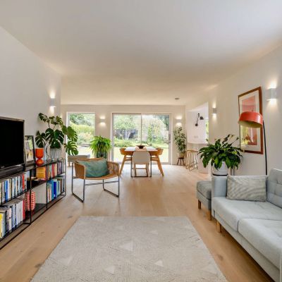 Sitting/Dining Area