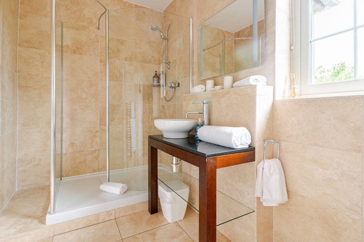 Gf Shower Room