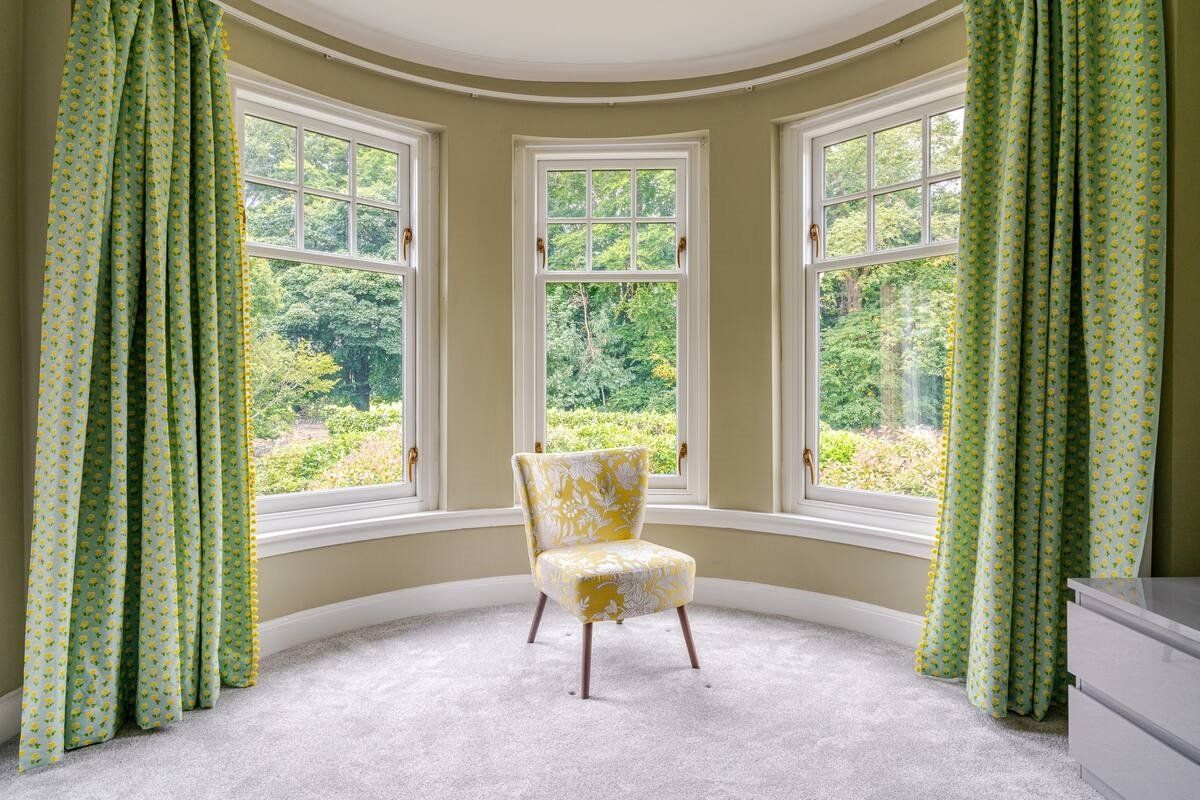 Feature Bay Window