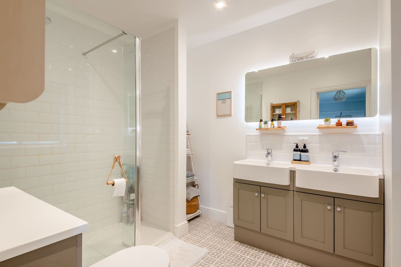 Ensuite Shower Oom