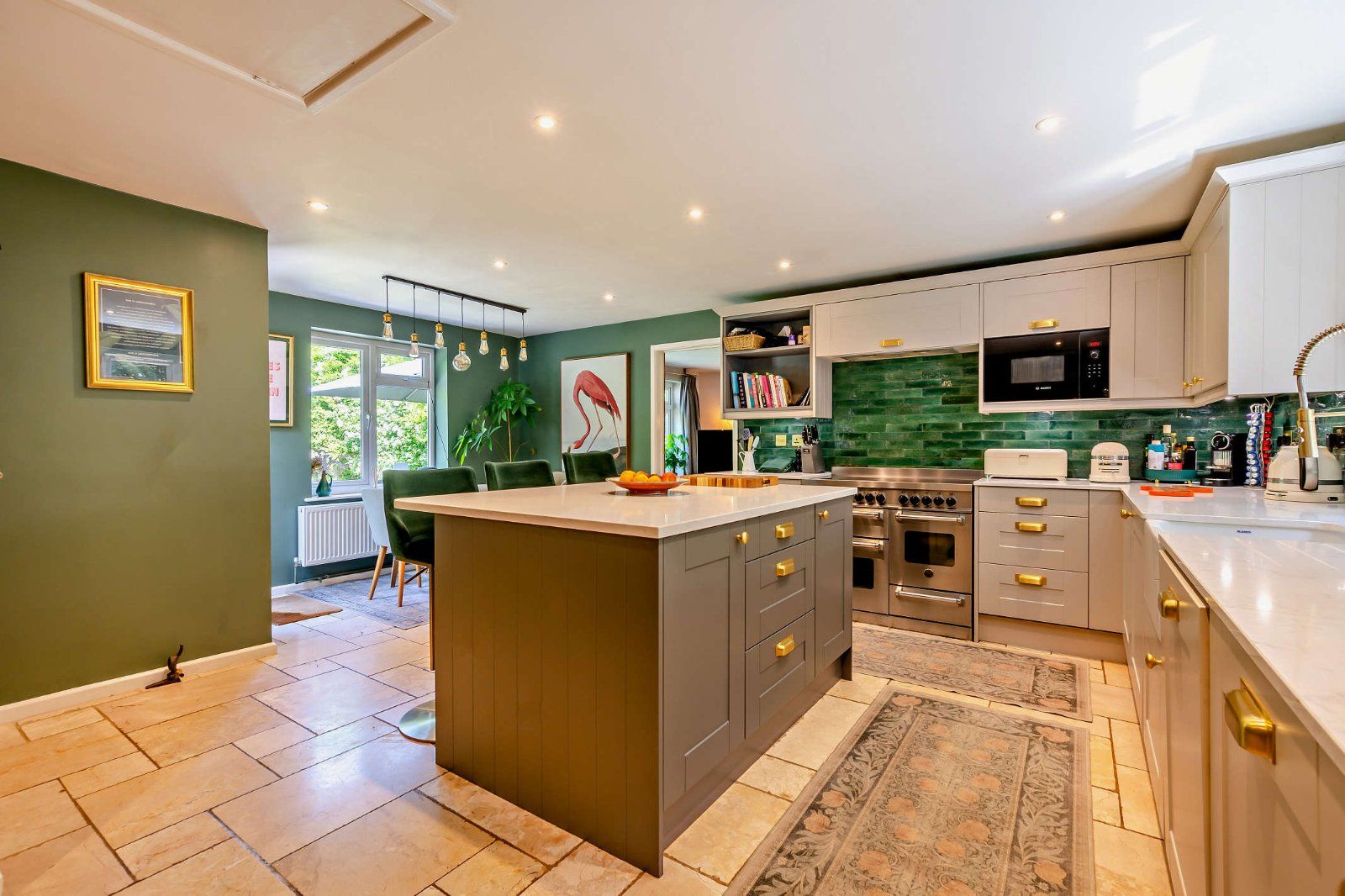 Kitchen/Dining
