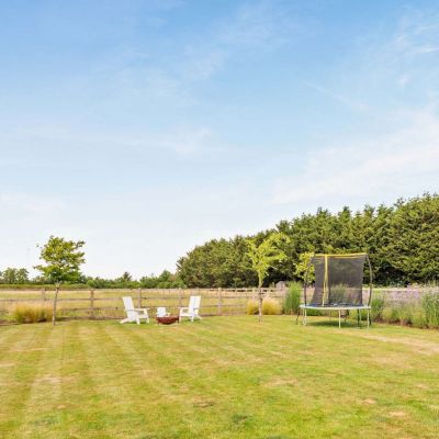 Rear Garden & View