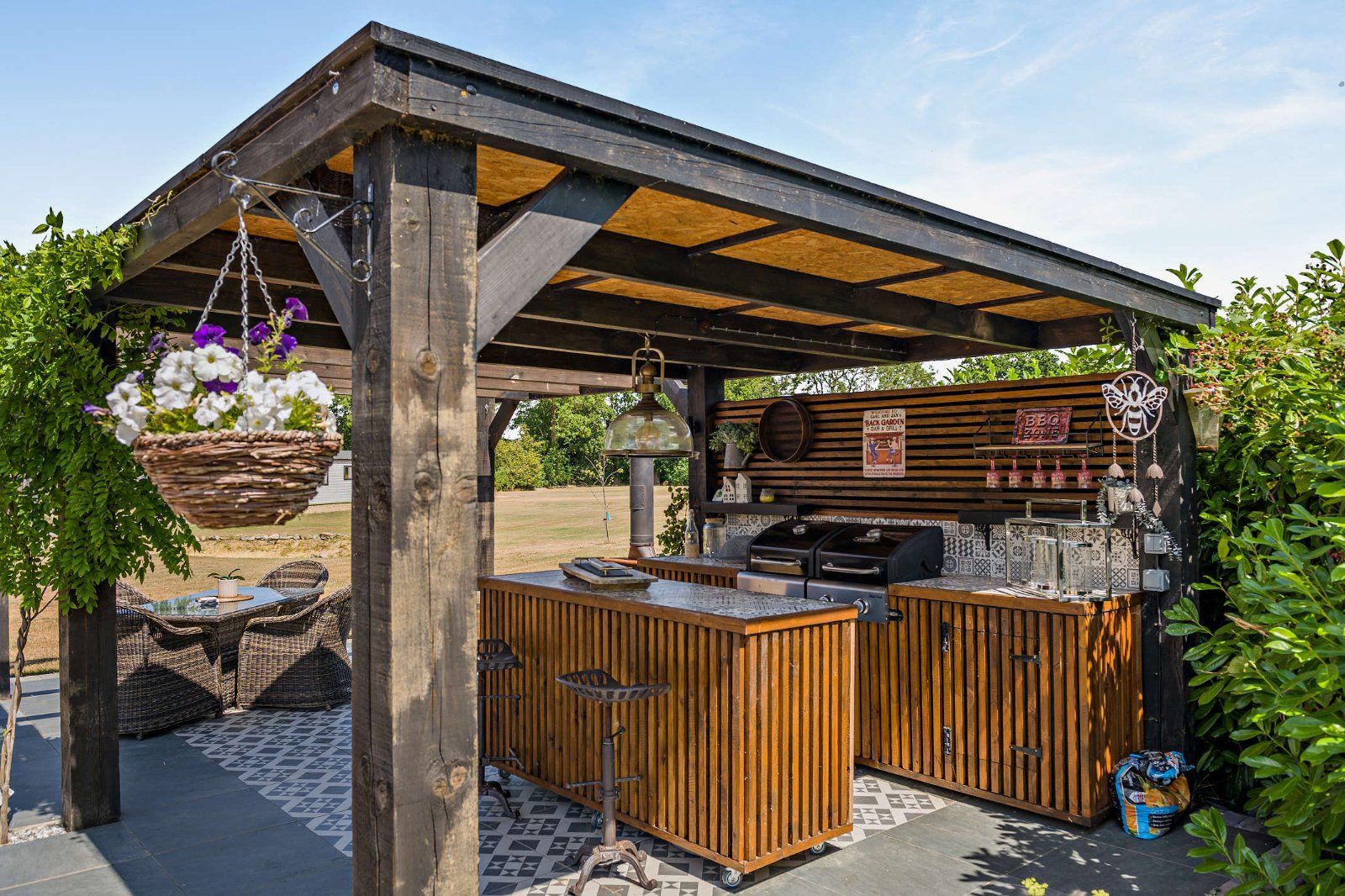Outdoor Kitchen