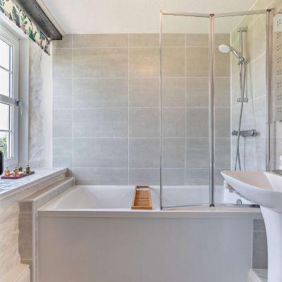 Bedroom 2 Ensuite