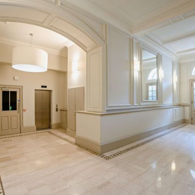 Entrance With Lift