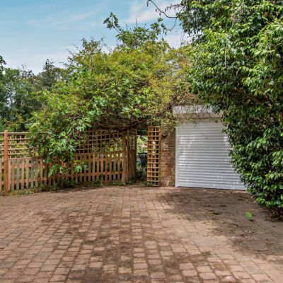 Driveway/Garage