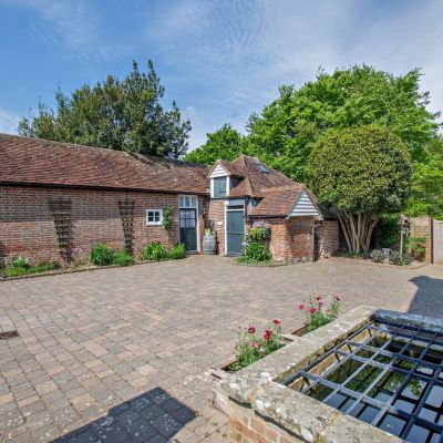 Annexe/Driveway
