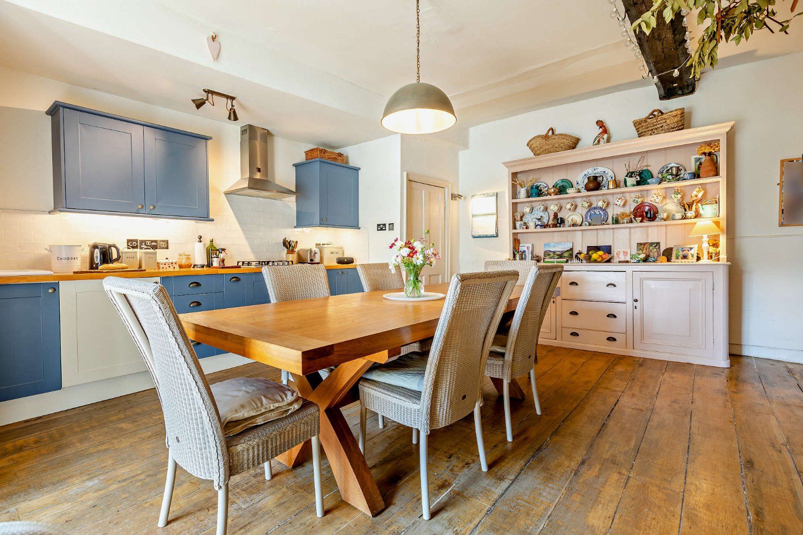 Kitchen/Dining Area