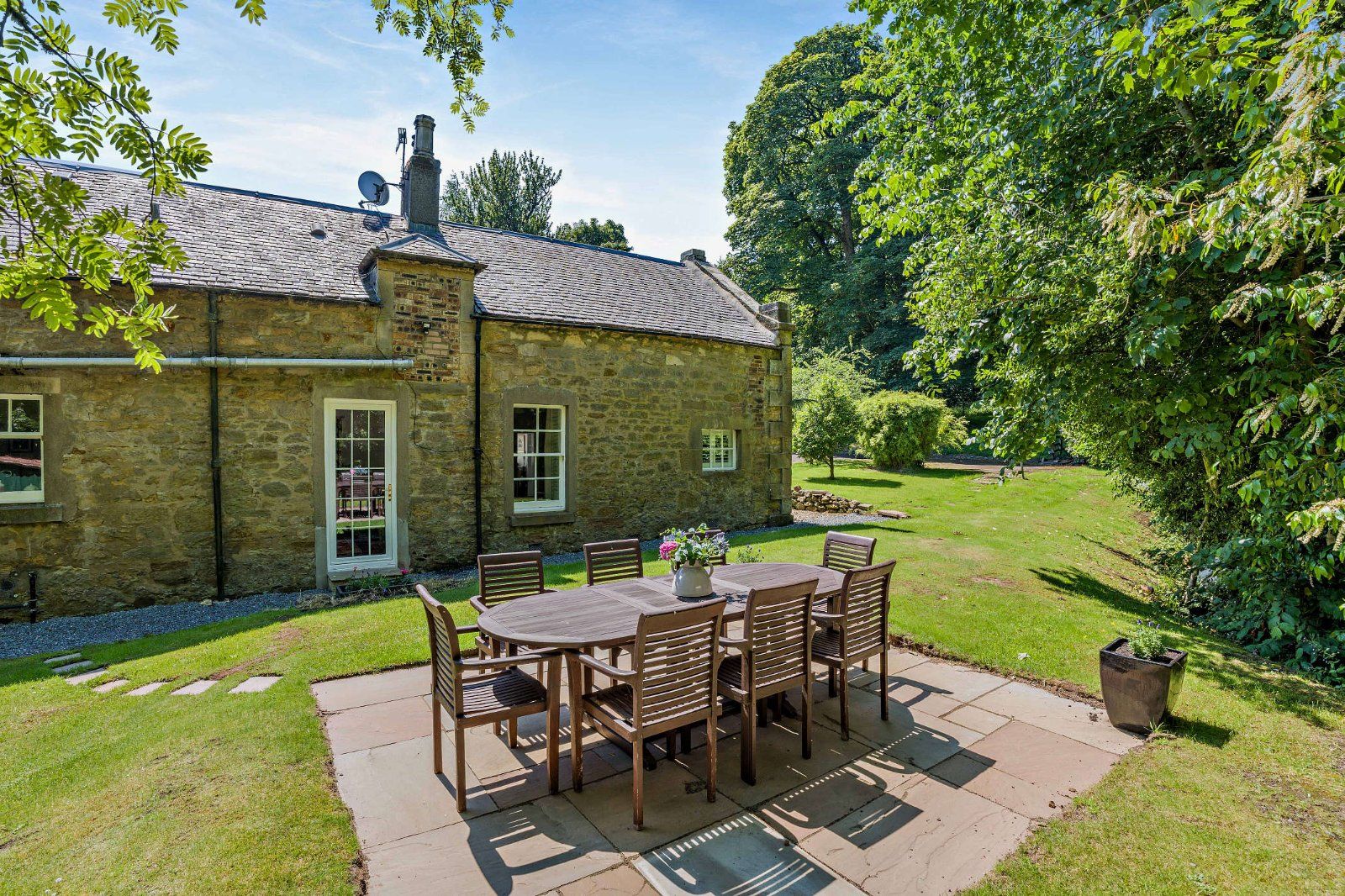Annexe Side Garden