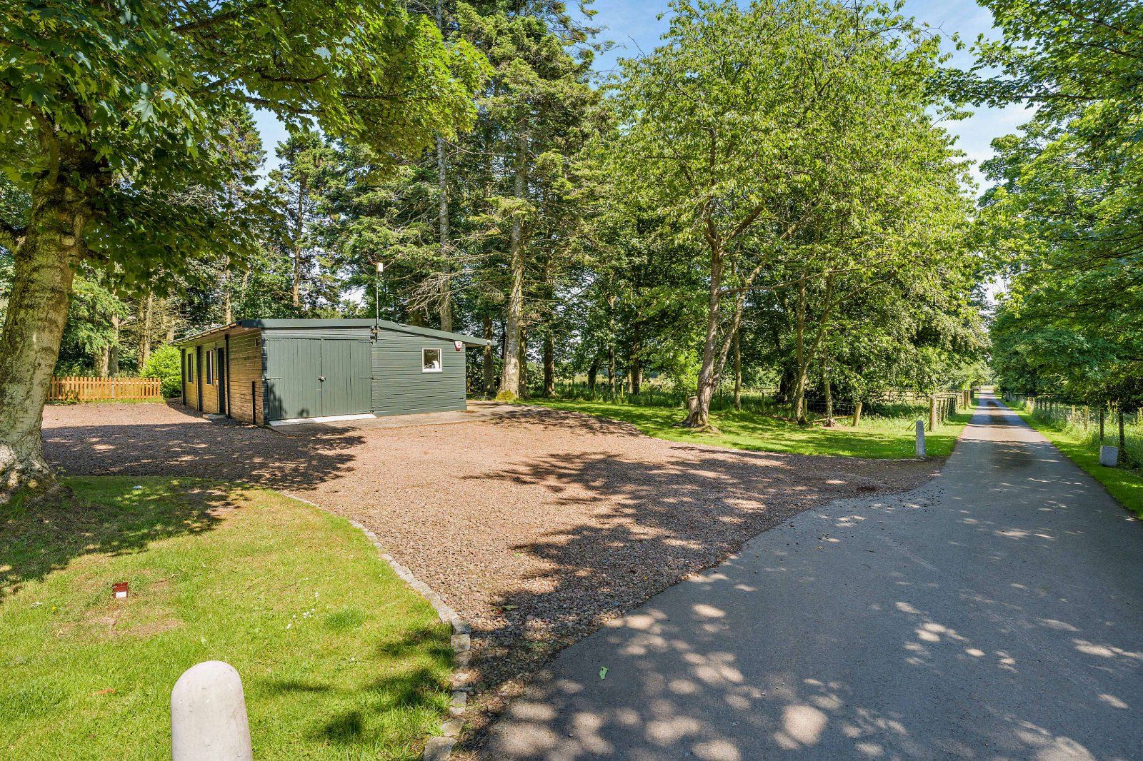 Outbuilding & Drive
