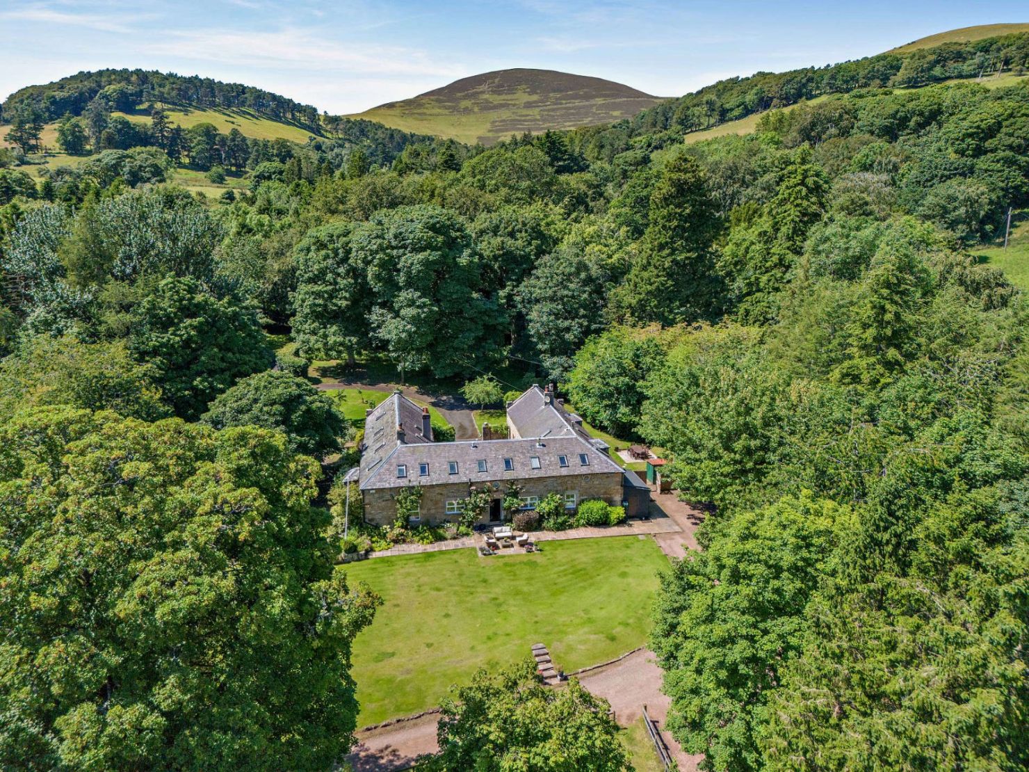 Woodhouselee Stables