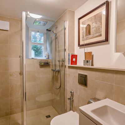 Annexe Shower Room