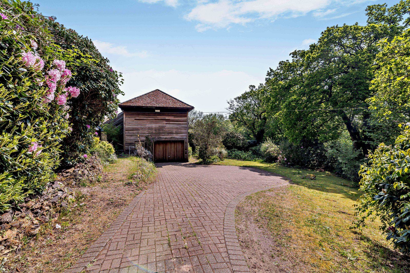Driveway/Garage