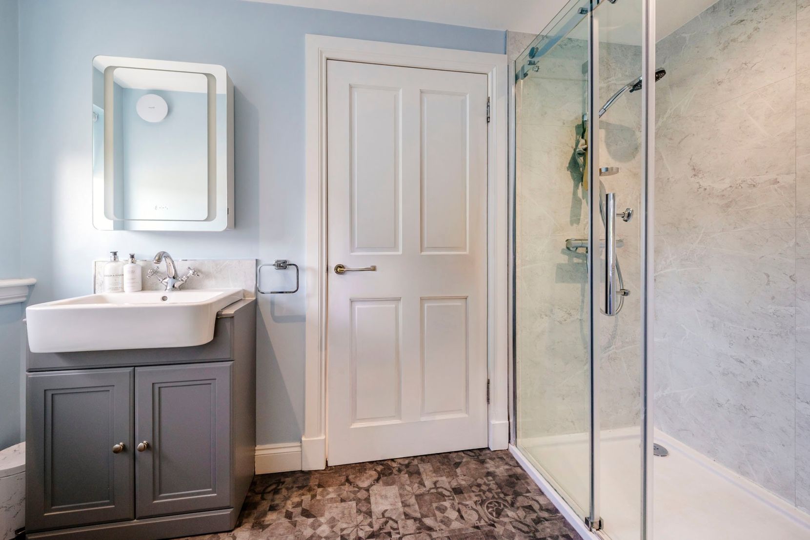 Quality Spec Ensuite
