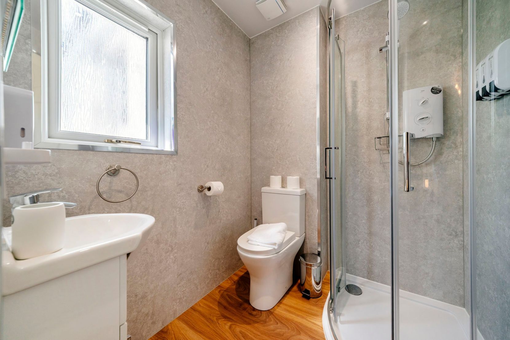 Annexe Shower Room