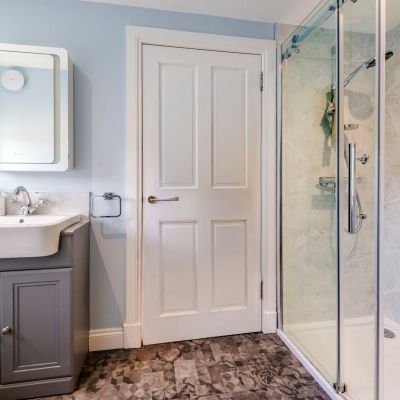 Quality Spec Ensuite