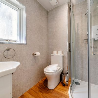 Annexe Shower Room