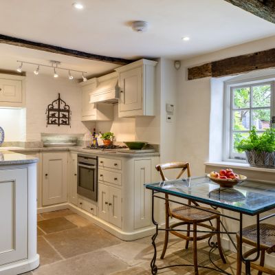 Cottage - Kitchen