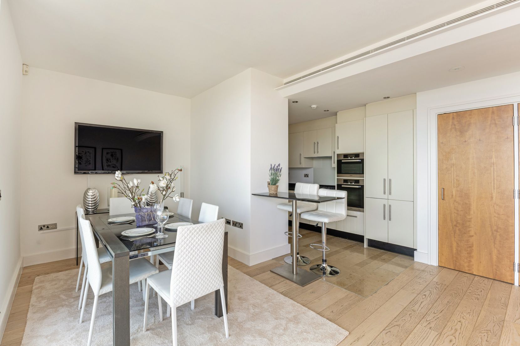 Dining/ Kitchen 4