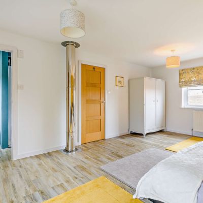 Bedroom One + Es