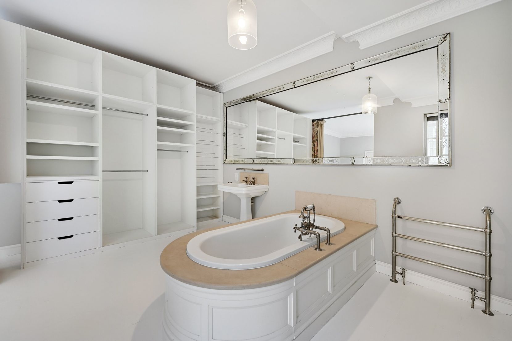 En Suite / Wardrobe