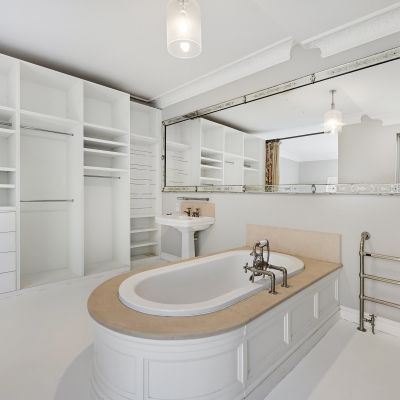 En Suite / Wardrobe
