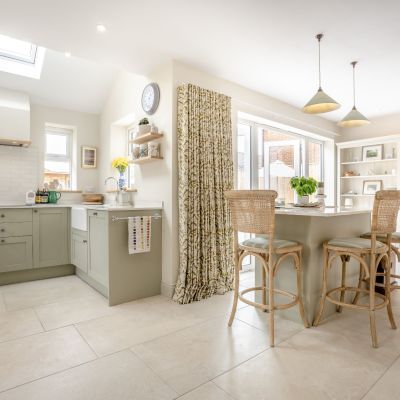 Kitchen/B'fast Room