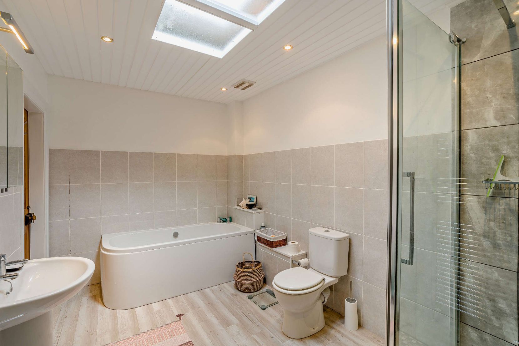 Family Bath+shower