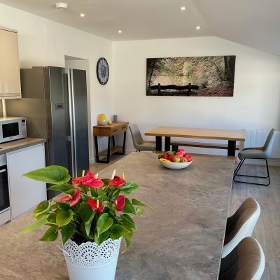 Kitchen & Dining