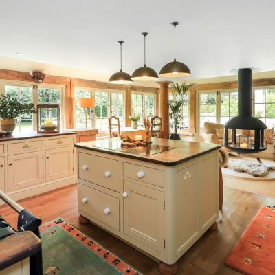 Kitchen/B'fast Room